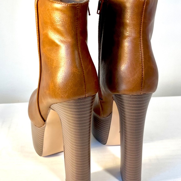 JustFab Perry Platform Heeled Bootie 5inch heel - Picture 4 of 6